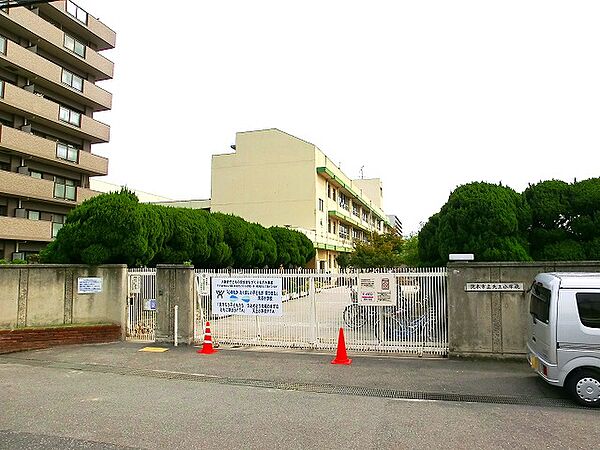茨木市立天王小学校（599m）