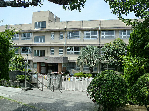 茨木市立西小学校（1600m）