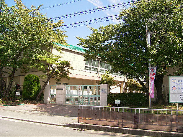 茨木市立三島小学校（1045m）