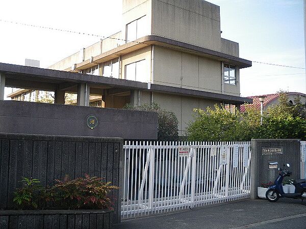 茨木市立西河原小学校（956m）