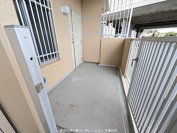 明るい玄関がお出迎え。毎日の出入りが心地よい、快適な住まいへの第一歩です。