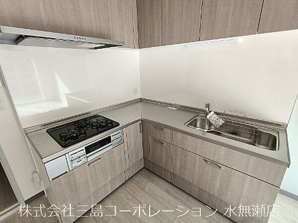 システムキッチン　家事動線が短く使い勝手のいいL型キッチンです♪