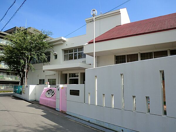 常磐会短期大学付属茨木高美幼稚園（152m）