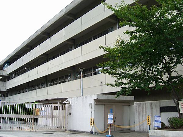 吹田市立東山田小学校（560m）