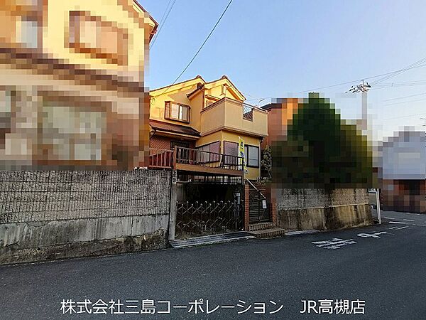 前面道路約5.9mの開放感。並列駐車のプランも検討可能