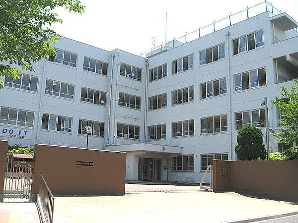 高槻市立川西中学校（902m）