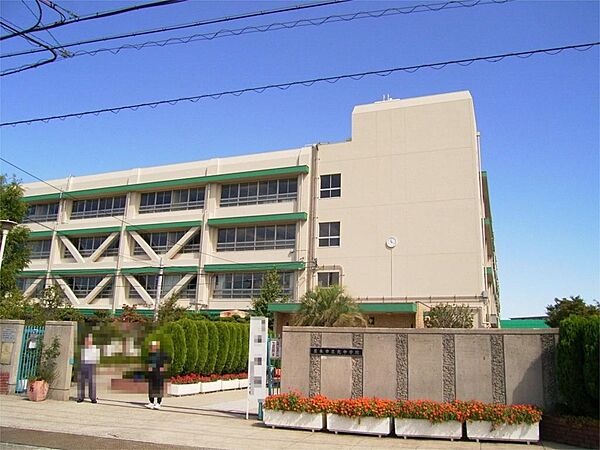 茨木市立北中学校（1238m）