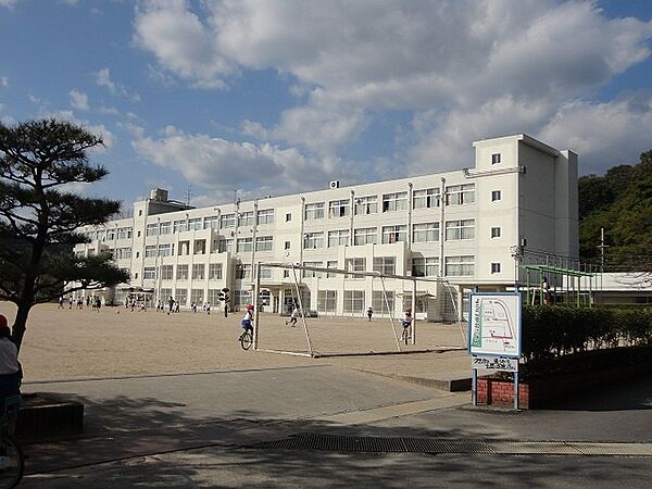 高槻市立北清水小学校（839m）