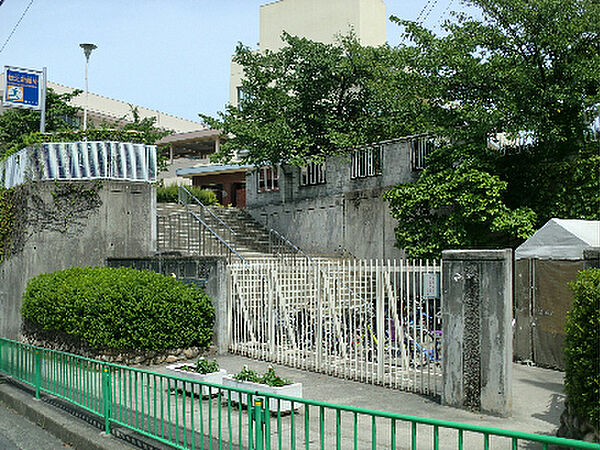 茨木市立沢池小学校（736m）