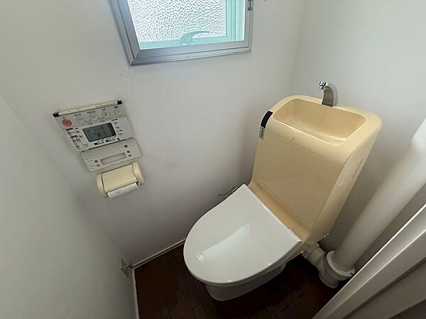 窓付きトイレ　自然換気ができます