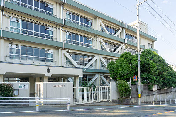 茨木市立西中学校（1965m）