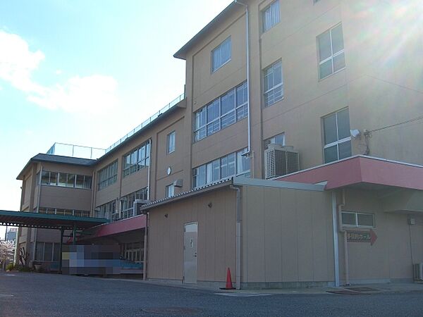 摂津市立三宅柳田小学校（930m）