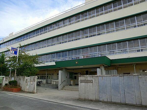 茨木市立東雲中学校（1544m）
