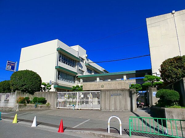 茨木市立太田小学校（1700m）
