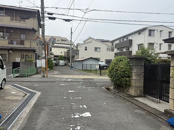 南側道路（東から西に撮影）