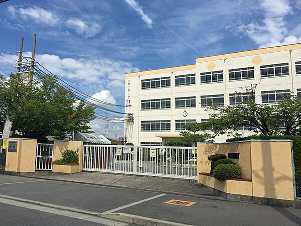 高槻市立丸橋小学校（182m）
