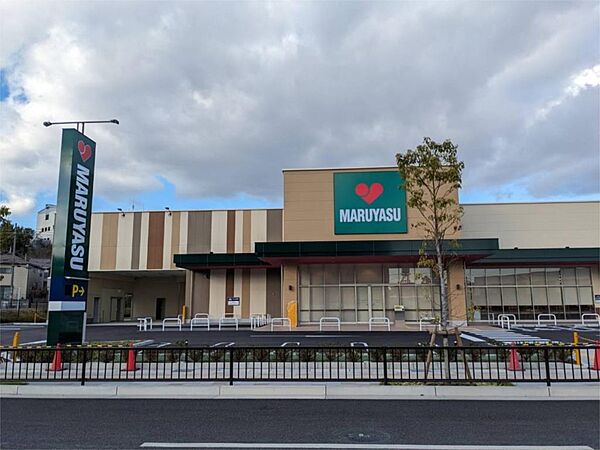 マルヤス島本駅前店（1445m）