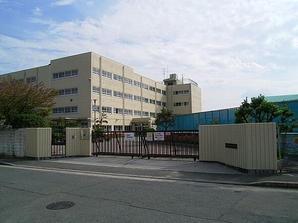 高槻市立如是中学校（526m）