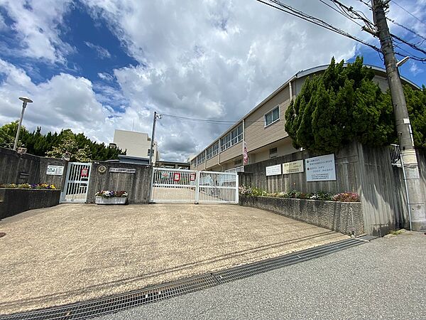 茨木市立山手台小学校（632m）