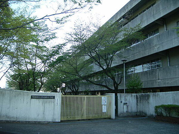 吹田市立北山田小学校（1071m）
