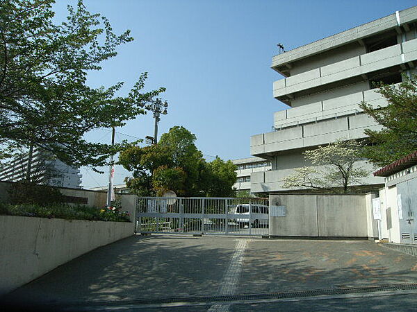 吹田市立山田東中学校（457m）
