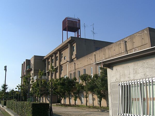 摂津市立第四中学校（1075m）