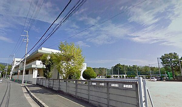 茨木市立豊川小学校（2100m）