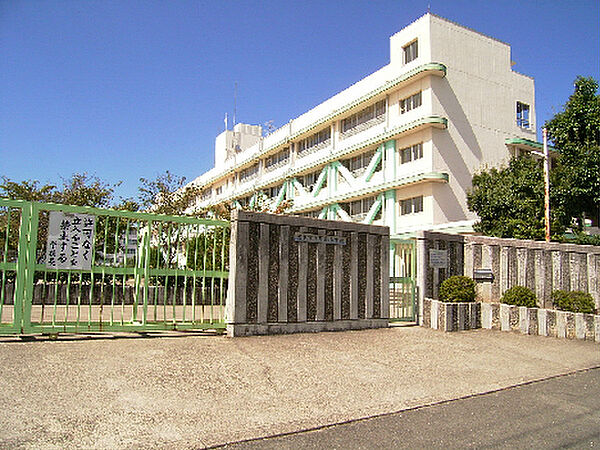 茨木市立耳原小学校（808m）