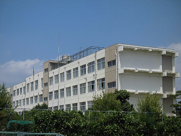 高槻市立五百住小学校（826m）