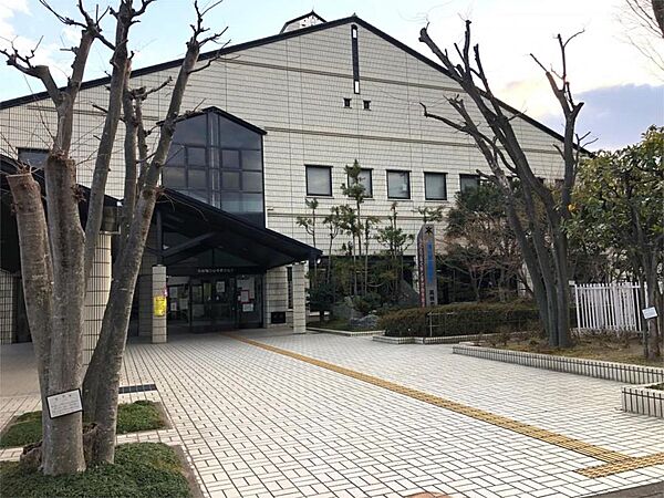 高槻市立小寺池図書館（205m）