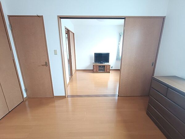 3階　4.5帖の洋室と6帖は続き間仕様です