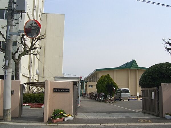 摂津市立味舌小学校（599m）