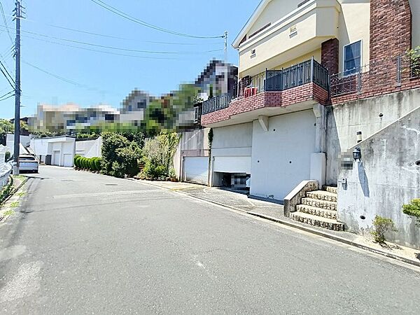 広々とした前面道路