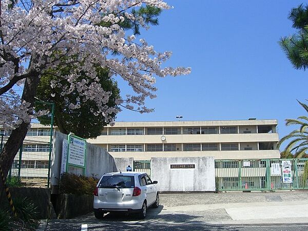 吹田市立岸部第二小学校（835m）