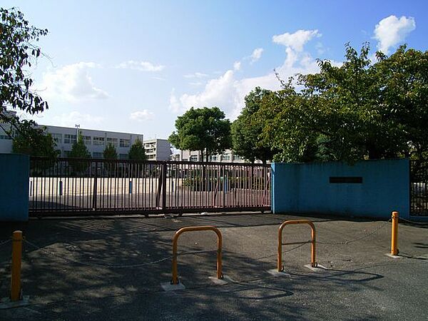 高槻市立富田小学校（635m）