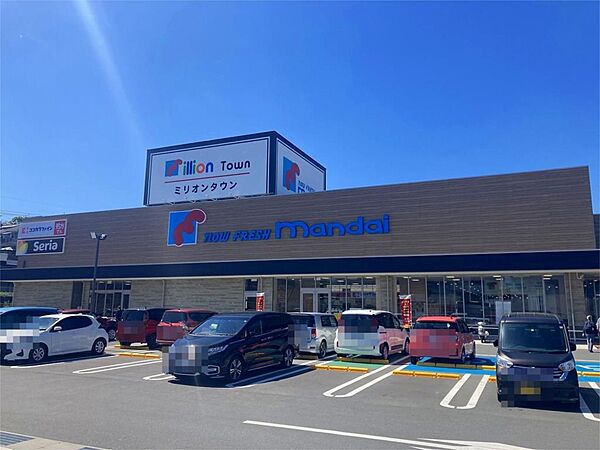万代高槻インター店（718m）