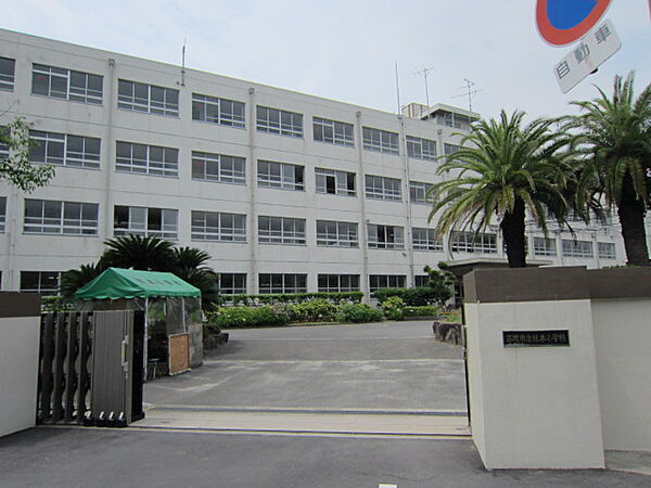 高槻市立柱本小学校（446m）