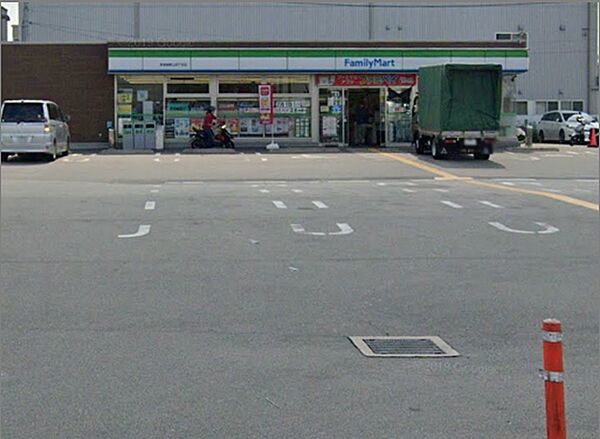ファミリーマート 摂津鳥飼上四丁目店（518m）