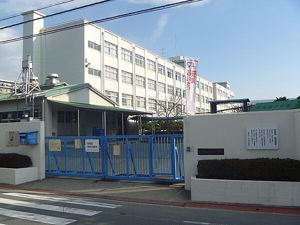 高槻市立北大冠小学校（332m）
