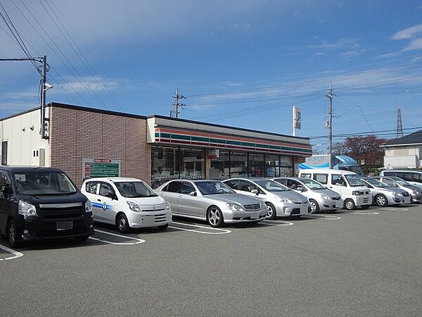 セブンイレブン 高槻郡家新町店（561m）