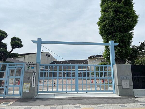 高槻市立桃園小学校（627m）