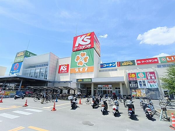 ライフ高槻城西店（694m）