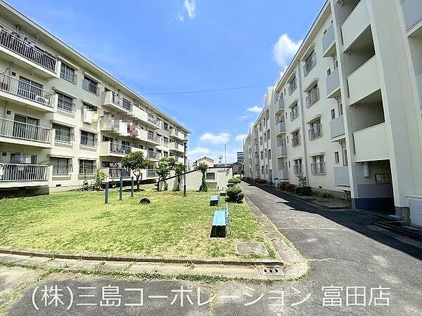 敷地内に遊び場あり！