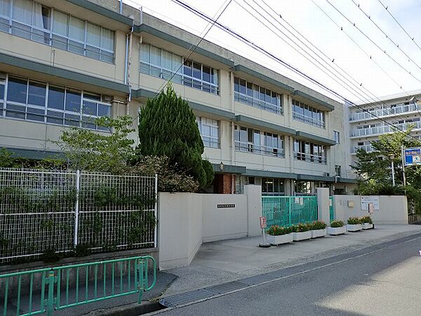 茨木市立中条小学校（259m）
