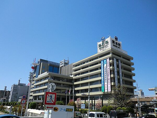 茨木市役所（678m）