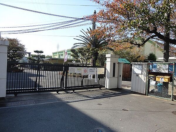 高槻市立真上小学校（566m）