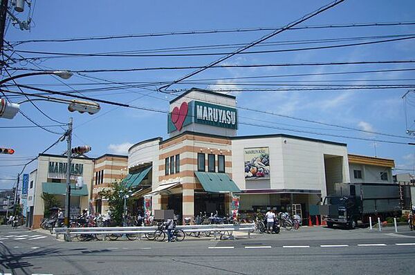 マルヤス 登美の里店（311m）