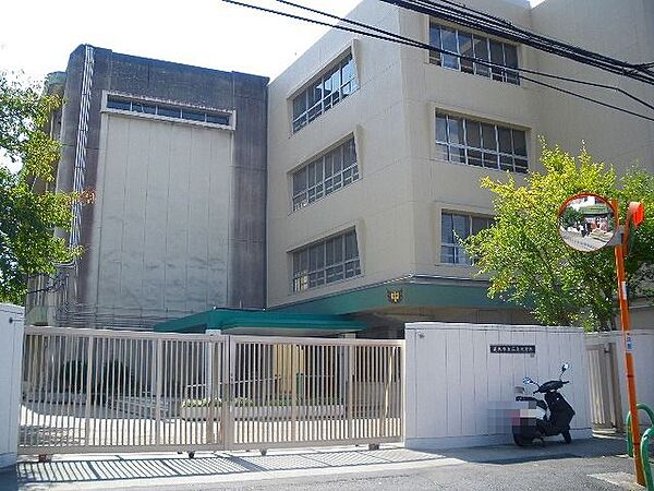 茨木市立三島中学校（847m）