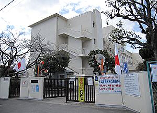 摂津市立鳥飼西小学校（441m）