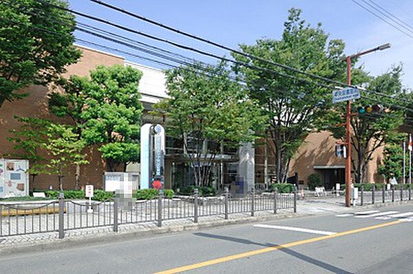 茨木市立中央図書館（626m）
